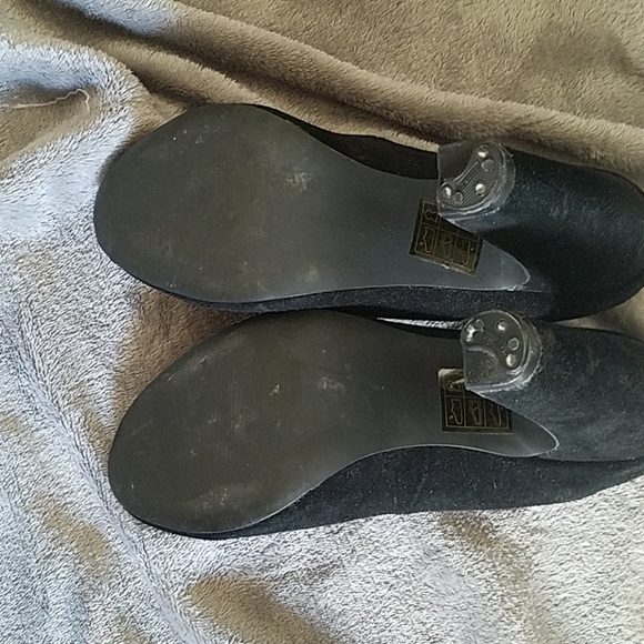 Heels - Picture 3 of 3